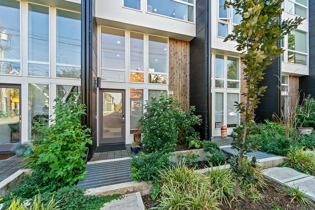 3935 S Brandon St — Photo 3