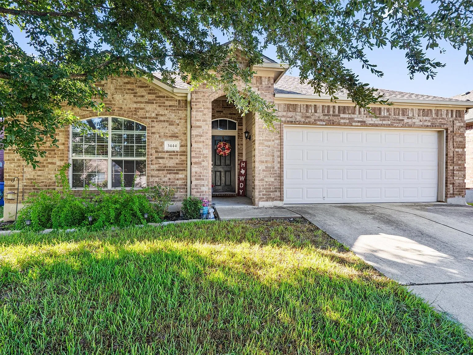 3 bed, 2.0 bath, 1756 sqft, $2,300 — Photo 3