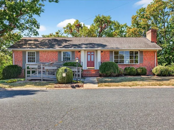 1185 Pinehurst Rd, Staunton, VA 24401