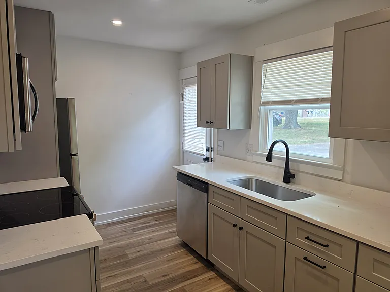 705 S Broad St #F — Photo 12