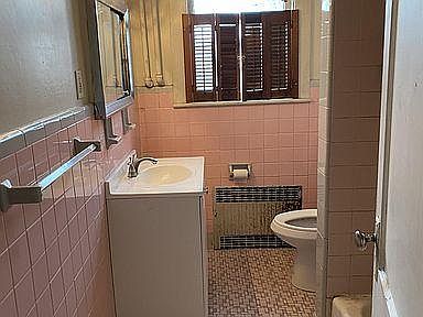 4th image of 133 Woodlawn Ave #A
