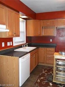 5th image of 1821 Lealand Ave