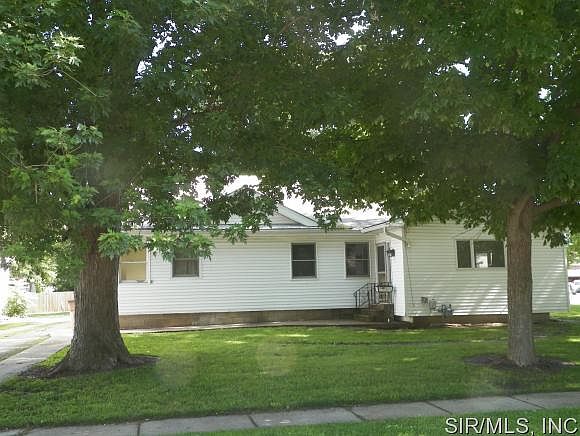 1st image of 324 E 1st North St