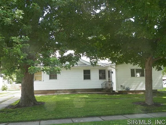 324 E 1st North St photo 1
