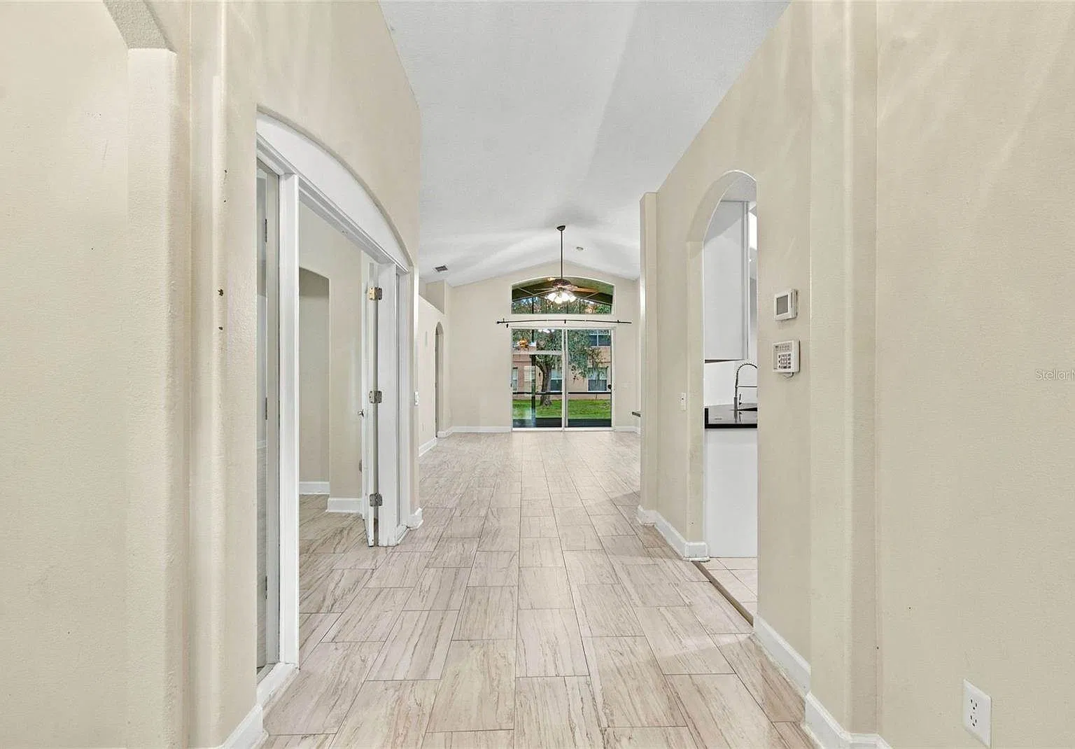 4 bed, 1887 sqft, $3,200 — Photo 4