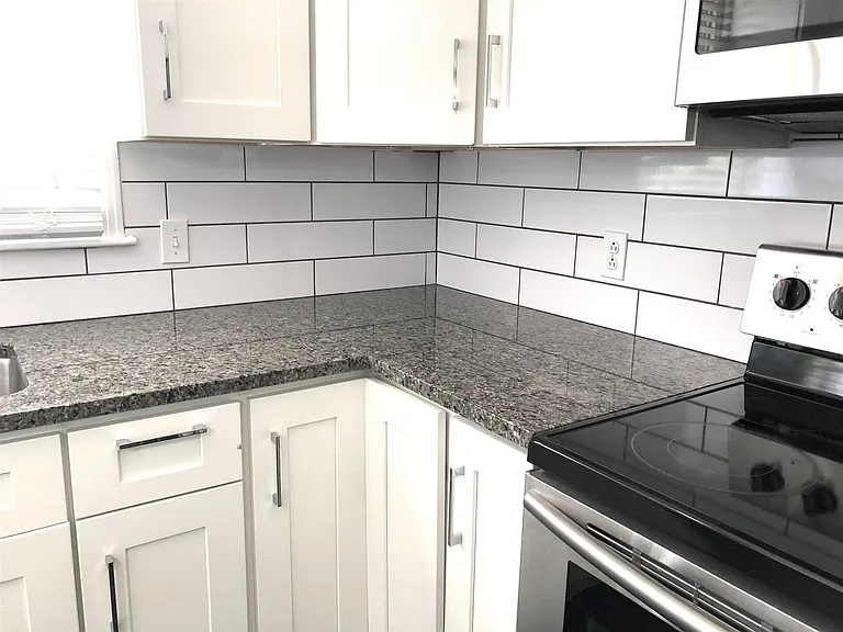 328 Rosebank Ave — Photo 2