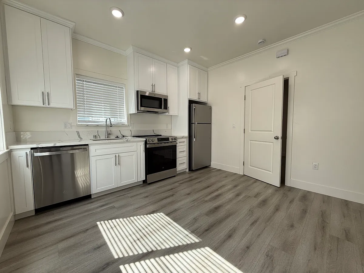 Building Photo - 1400 McAllister Ave #1402