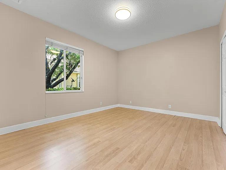2579 Mayfair Ln — Photo 27