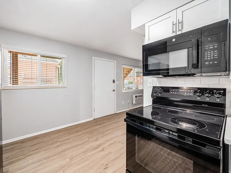 593 Riverview Dr #F — Photo 14