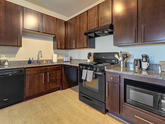 3rd image of 830 W Juneau Ave Floor 1-ID379616P