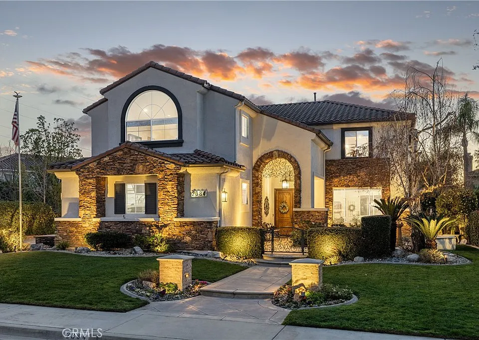 2384 Canyon Crest Dr