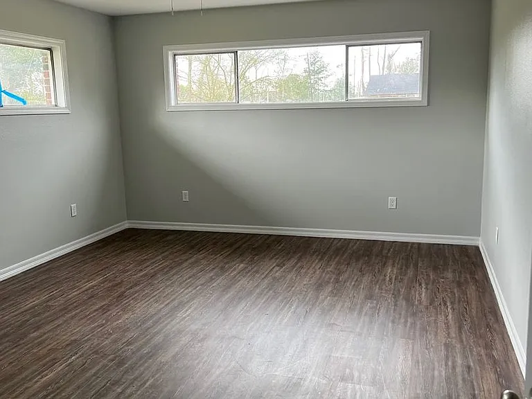 909 Green Rd — Photo 9