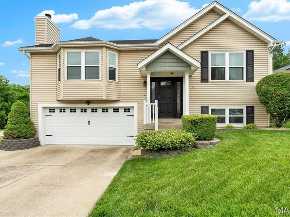 210 Kunze Dr, Saint Charles, MO 63303
