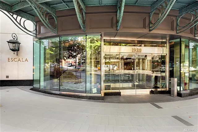 Escala is your new address! Concierge and garage parking!