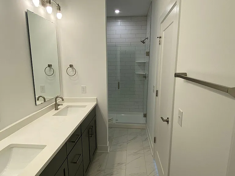 2129 College Ave — Photo 8
