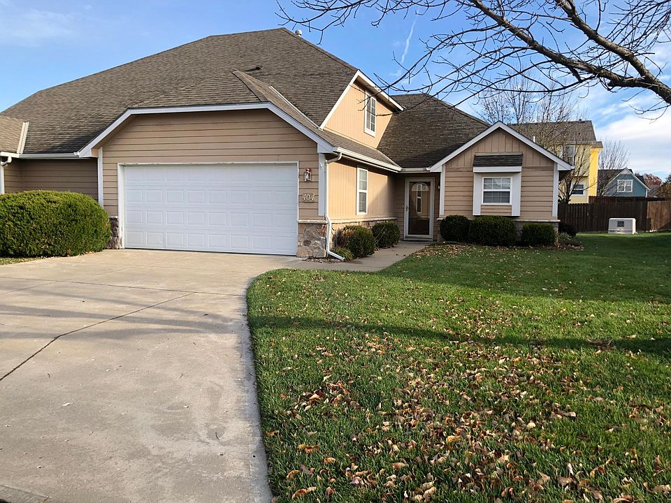 front of townhouse - 2 car garage