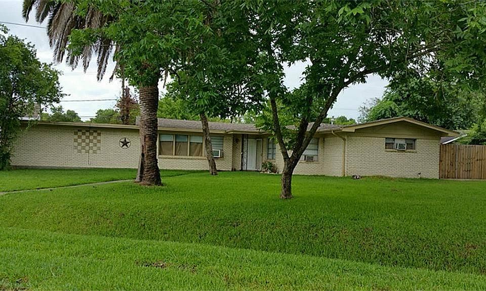 1st image of 200 Brownwood Dr