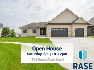 1834 Grand Arbor Cir, Brookings, SD 57006