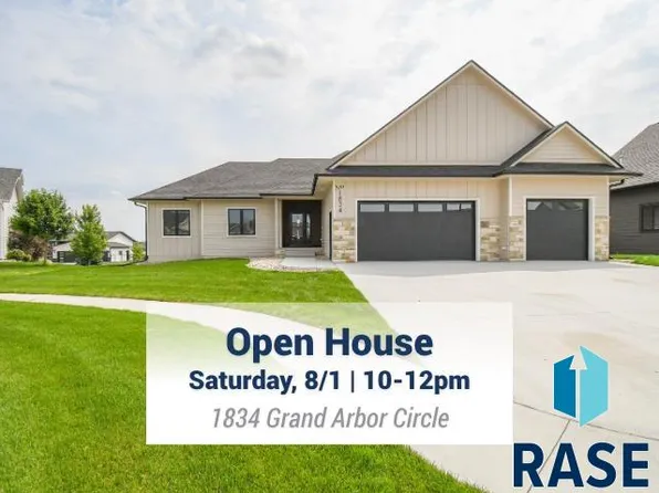 1834 Grand Arbor Cir, Brookings, SD 57006