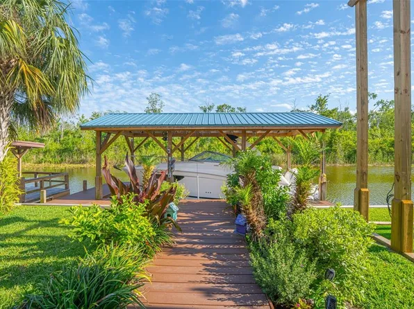 13334 Country Club Dr, Tavares, FL 32778