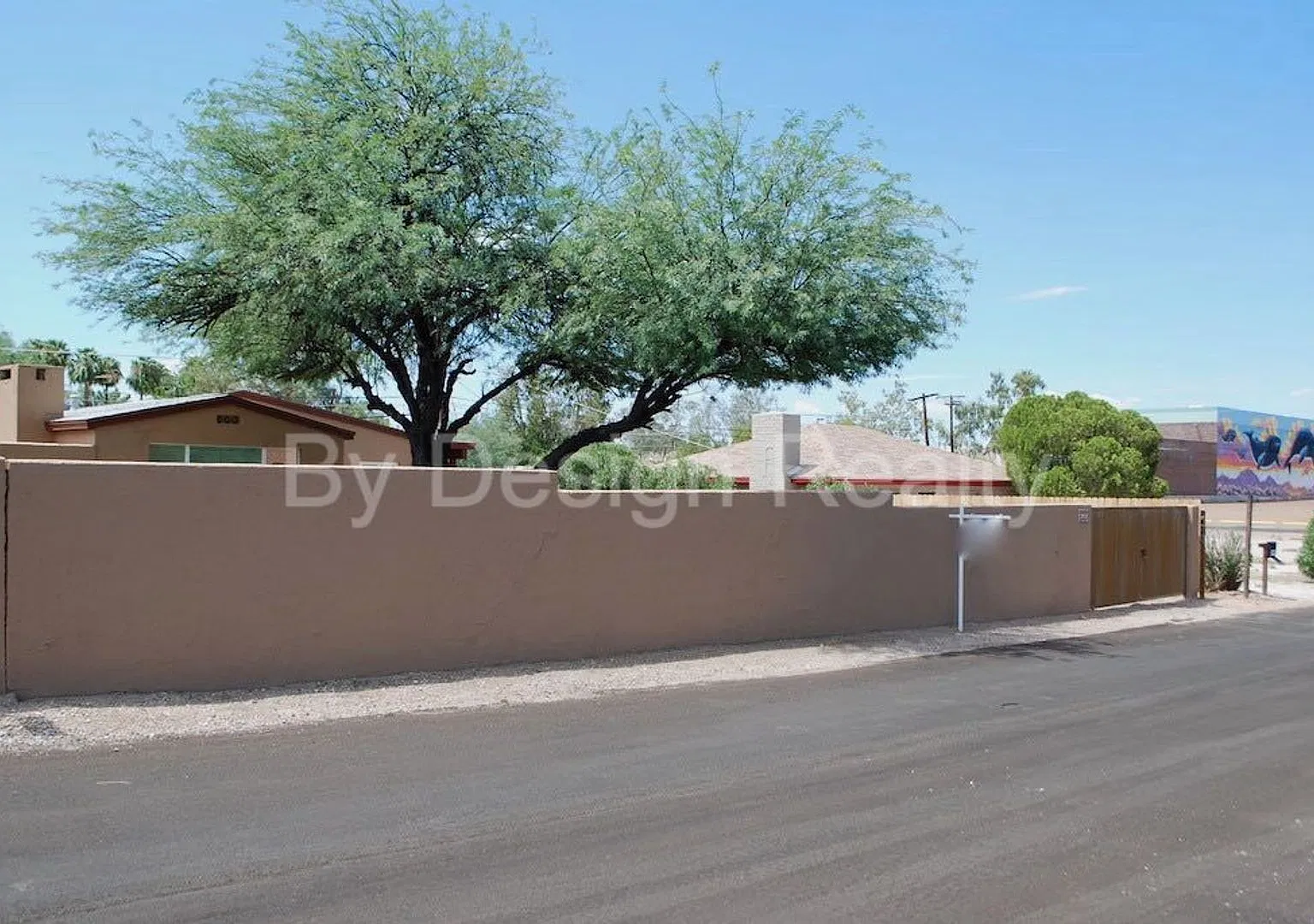 Recently Updated - 3 Bed 2 Bath - Large Gated Walled/Fenced Yard - 1.5 Miles to UofA — Photo 3