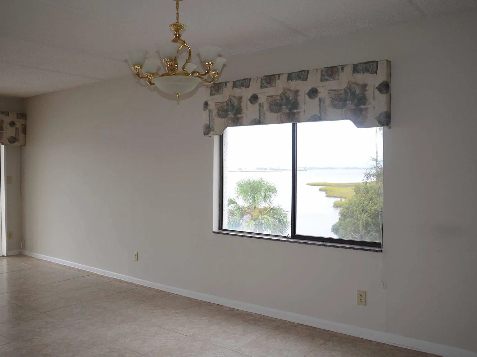 3 bed, 2.0 bath, 1738 sqft, $2,200 — Photo 4