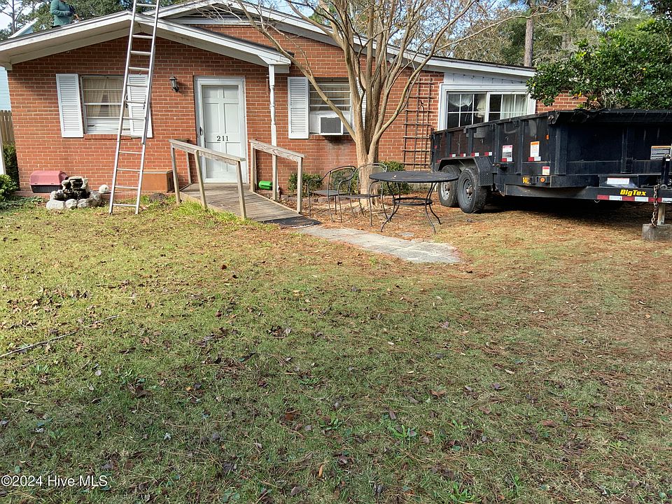 1st image of 211 NE 60th Street