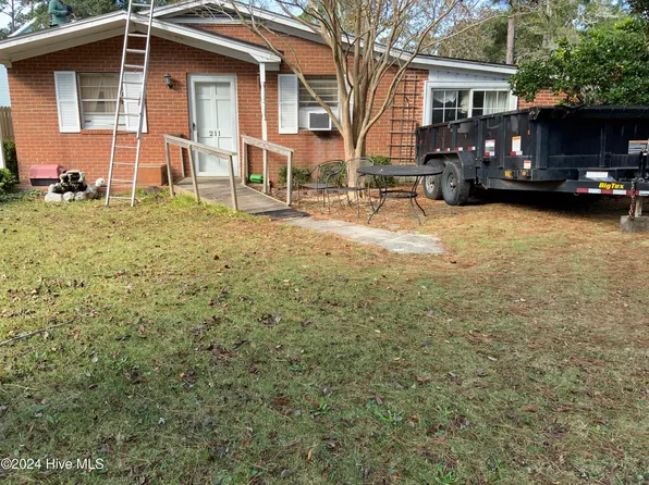 211 NE 60th Street, Oak Island, NC 28465