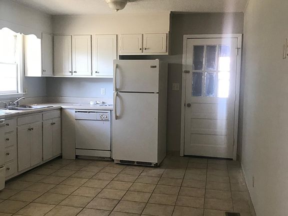 3rd image of 5947 Lexington Dr