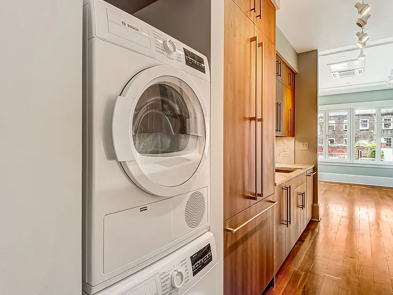 31 E Jones St — Photo 18