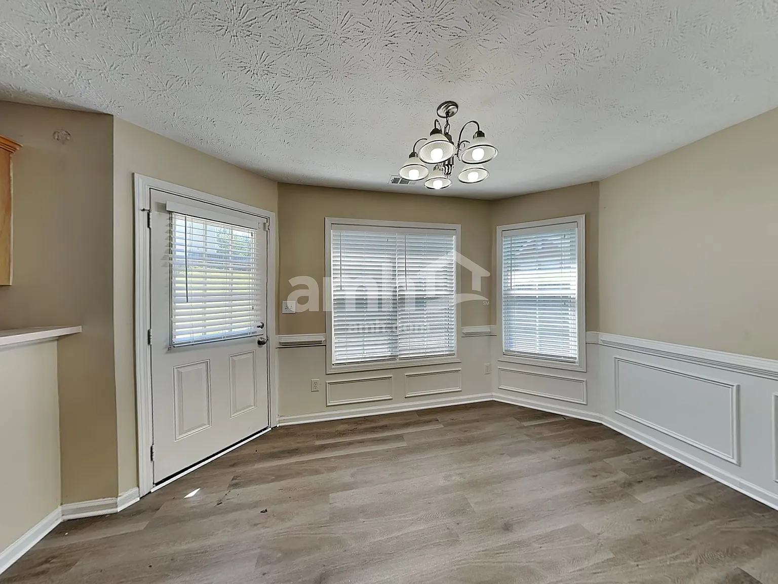 3 bed, 2.5 bath, 1918 sqft, $2,095 — Photo 4