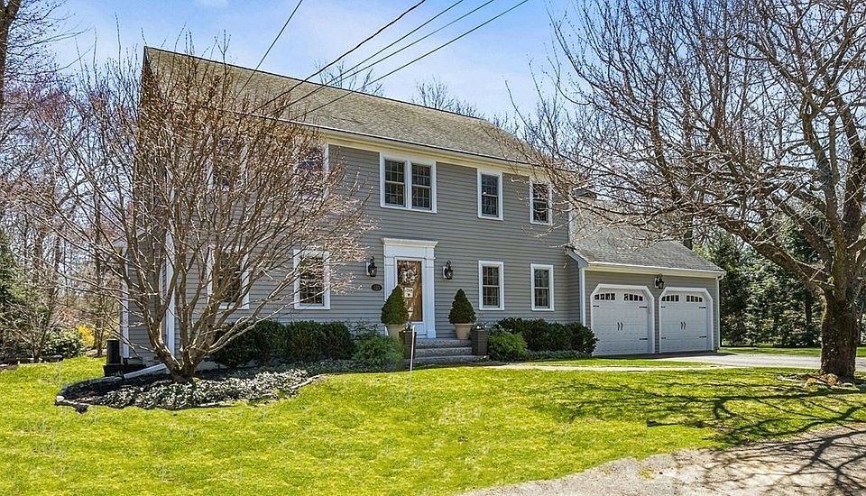 123 Green St, Medfield, MA 02052 Zillow