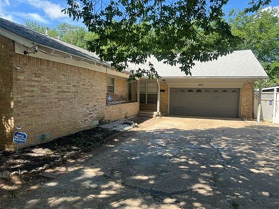 3rd image of 627 Kingston Dr