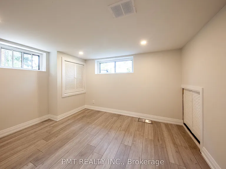 34 Robindale Ave #BASEMENT — Photo 4