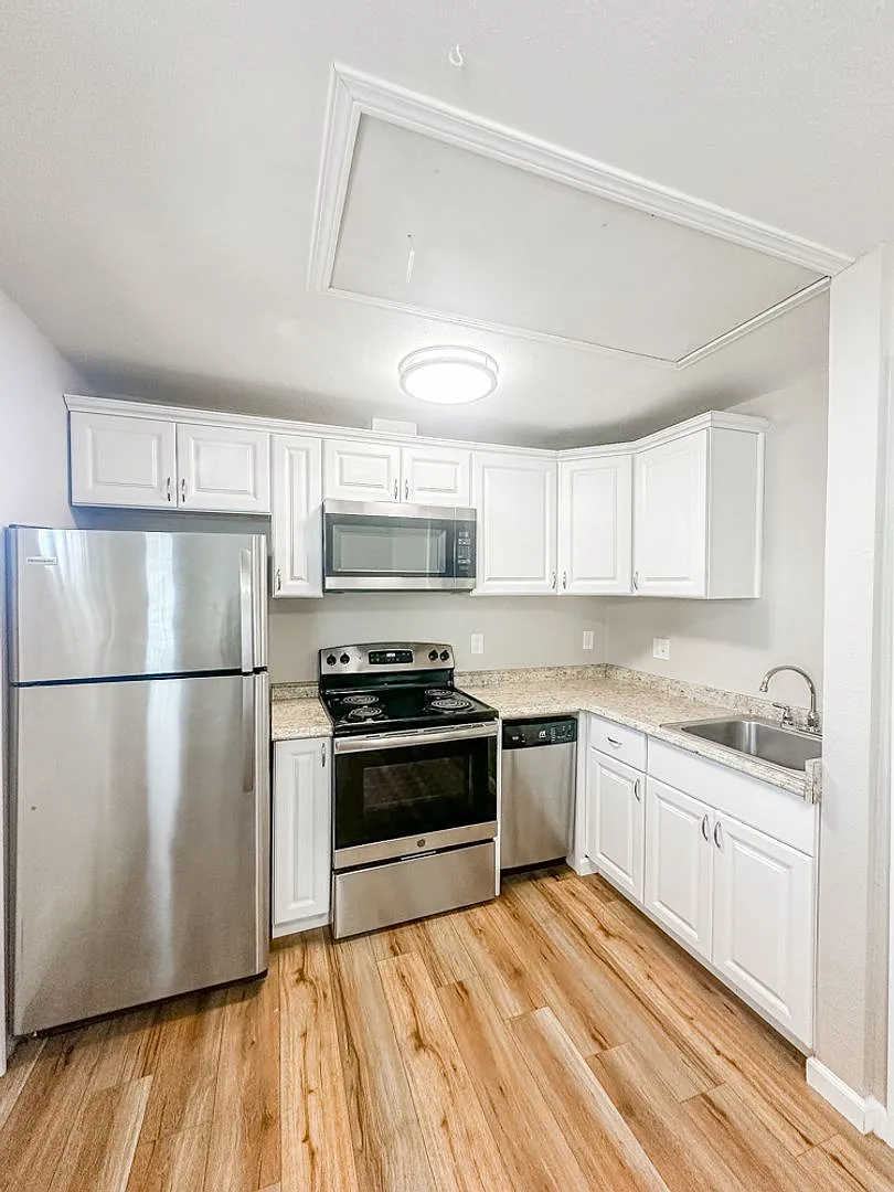 Carleton Way Apartments — Photo 3