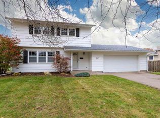 2617 Heather Ln, Bettendorf, IA 52722