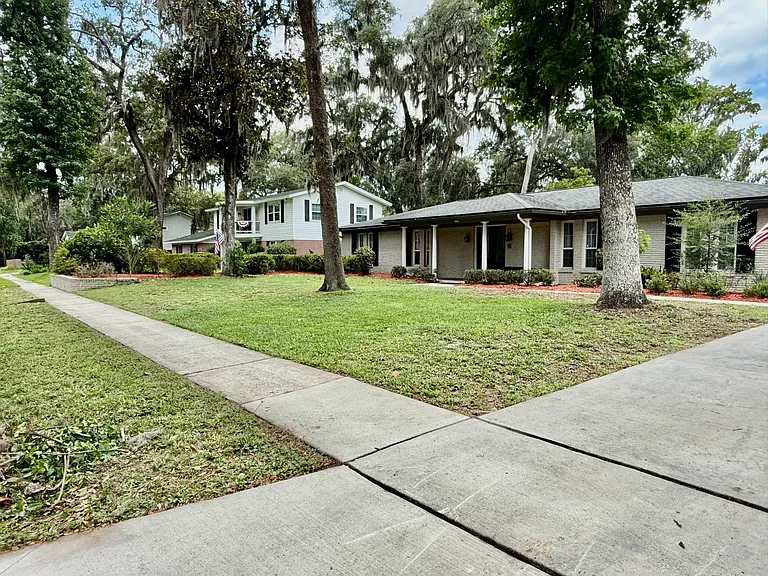 2374 Stafford Dr — Photo 2