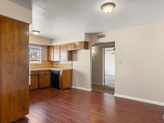 3rd image of 10801 Baron Ave