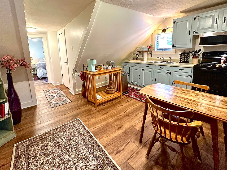 KItchen/Dining Area.