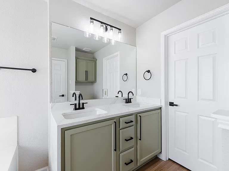 1733 Thompson Trl — Photo 14