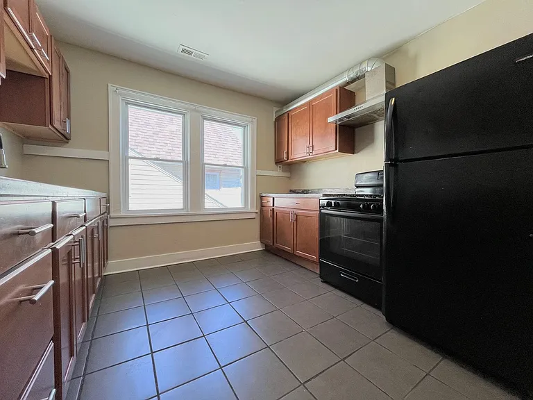 501 Plymouth Ave — Photo 4
