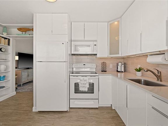 5th image of 277 8th AVE S #277