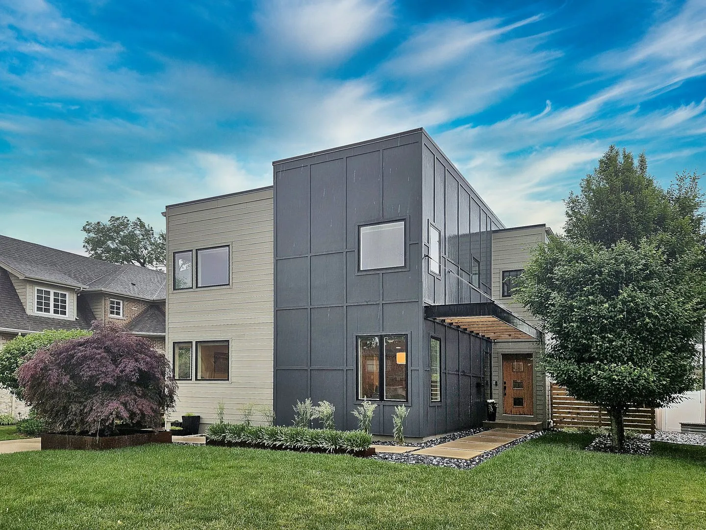 717 S Washington St photo 1