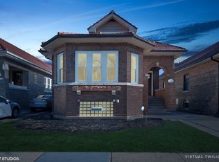 6725 N Campbell Ave, Chicago, IL 60645