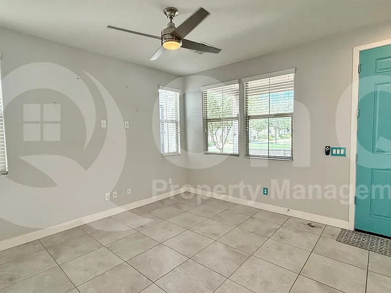 3713 E Robert St — Photo 2