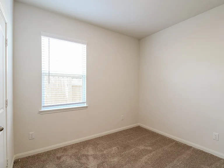 26836 Steinbeck Dr — Photo 12