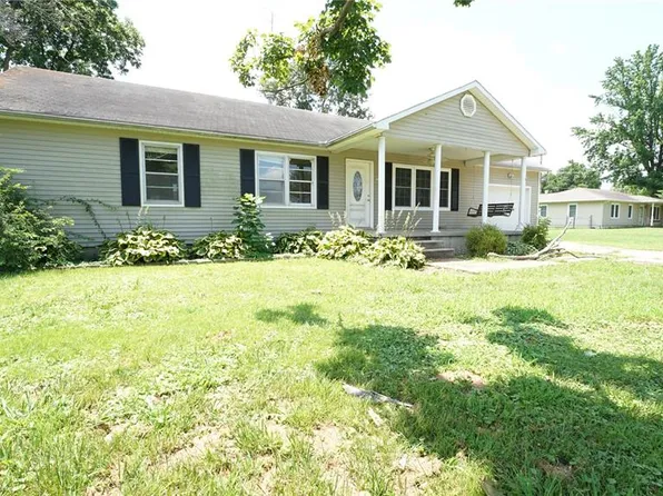 811 Chautauqua Ln, Dexter, MO 63841