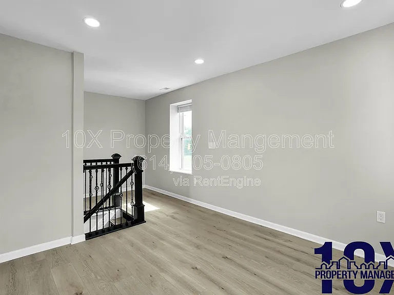 1213 E Whittier St — Photo 8
