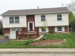 120 Hobble Bush Dr, Lake Zurich, IL 60047