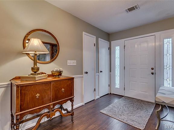 2nd image of 2955 Juniper Ln